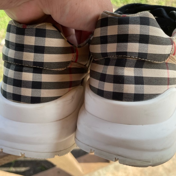 BURBERRY SHOES - Picture 8 of 12